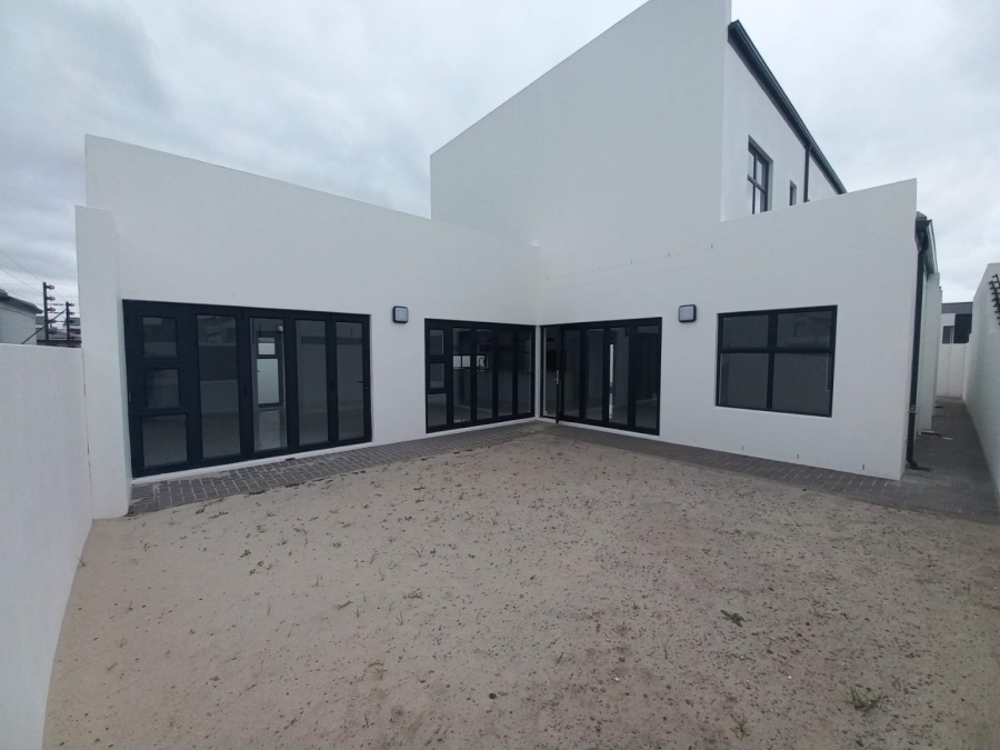 5 Bedroom Property for Sale in Sandown Western Cape